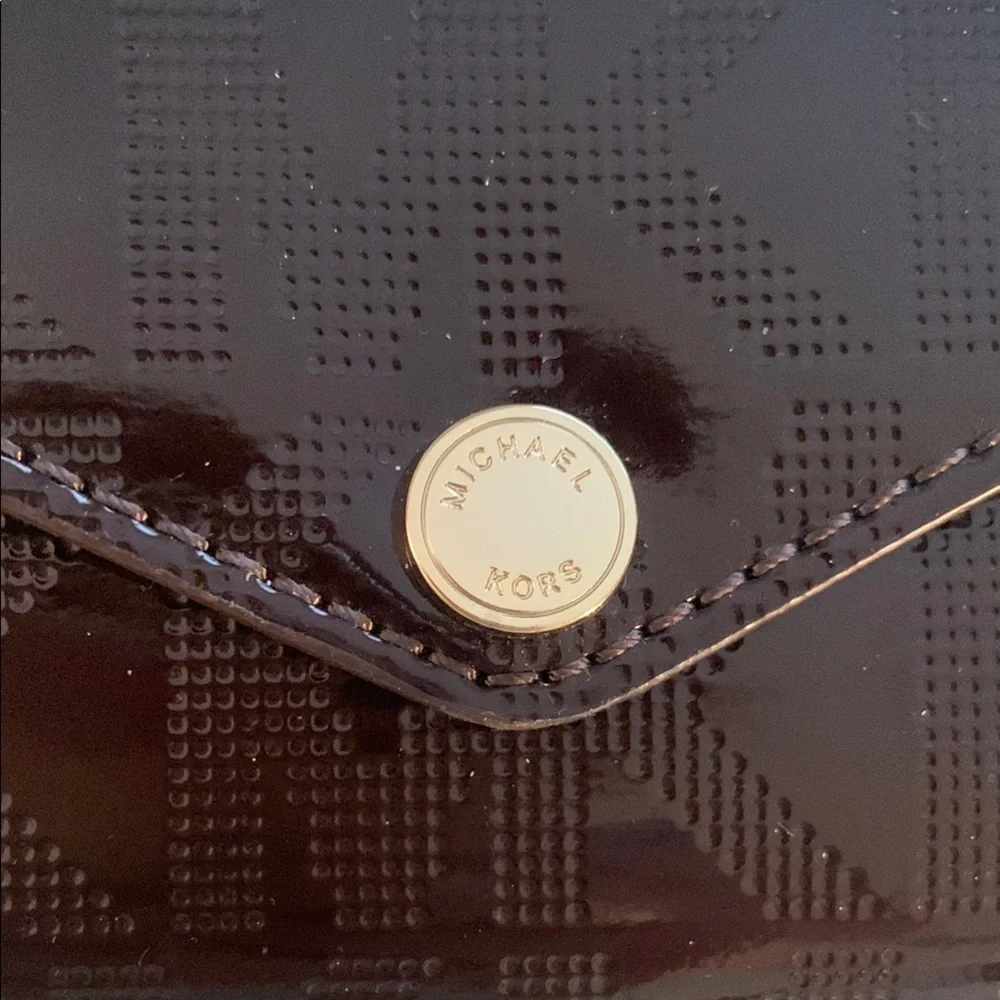 Michael Kors Chic dark burgundy Cream Clutch Wristlet with Glossy Finish - Picture 2 of 8